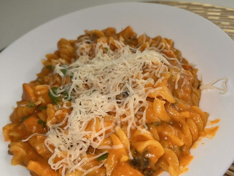 Cliquez pour zoomer ! Pennes au poulet, tomates et champignons Thermomix par Sara