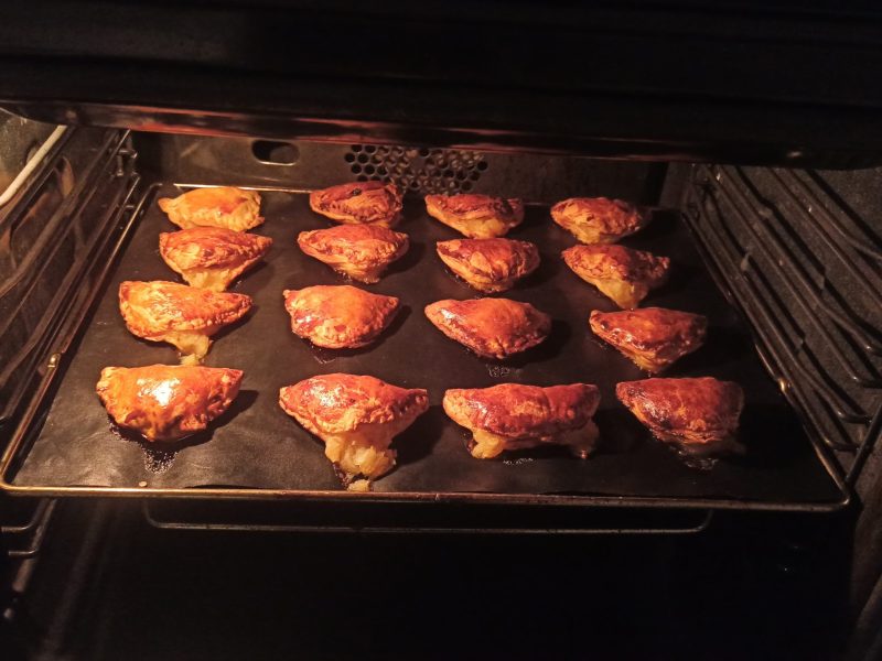 Cliquez pour zoomer ! Chaussons express pommes raisins Thermomix par elocin_1