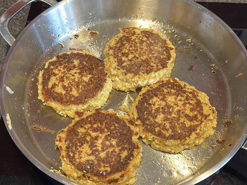 Cliquez pour zoomer ! Galettes de chou-fleur et sauce yaourt Thermomix par brasou