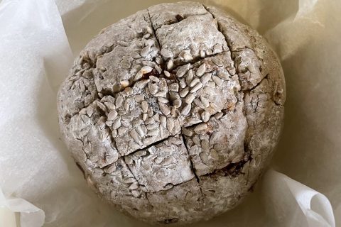 Cliquez pour zoomer ! Pain cocotte aux carottes et aux noisettes Thermomix par malou1202