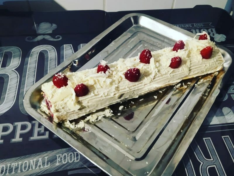 Cliquez pour zoomer ! Bûche de Noël framboises et chocolat blanc Thermomix par Lovyjess
