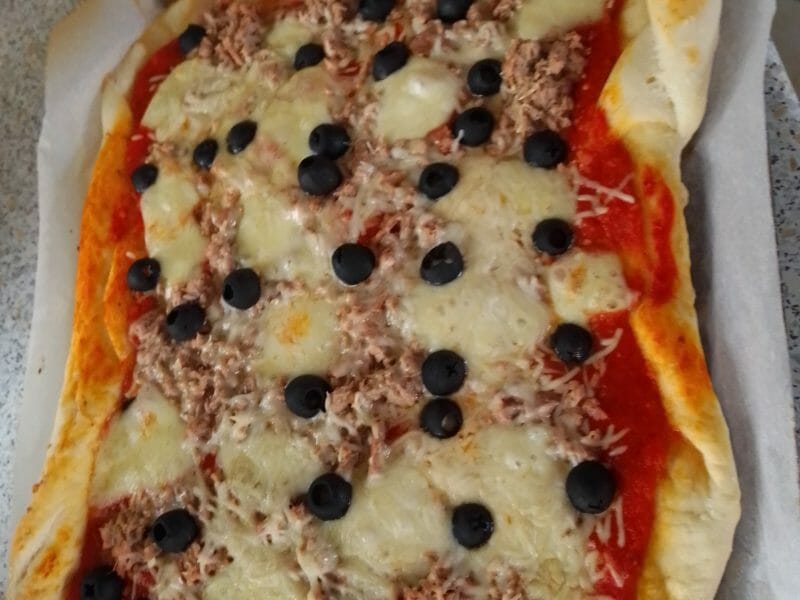 Cliquez pour zoomer ! Pizza au thon et aux olives Thermomix par Bellecarotte