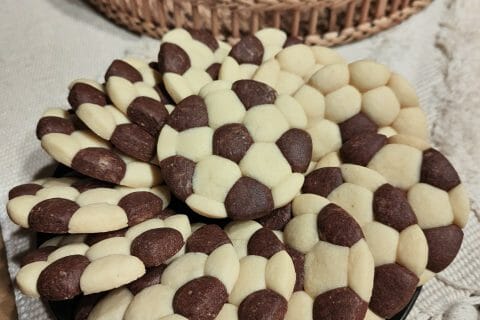 Cliquez pour zoomer ! Biscuits ballon de foot Thermomix par Wawa
