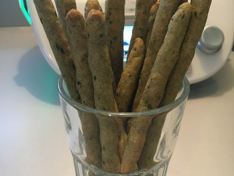 Cliquez pour zoomer ! Gressins parmesan basilic Thermomix par Uiui