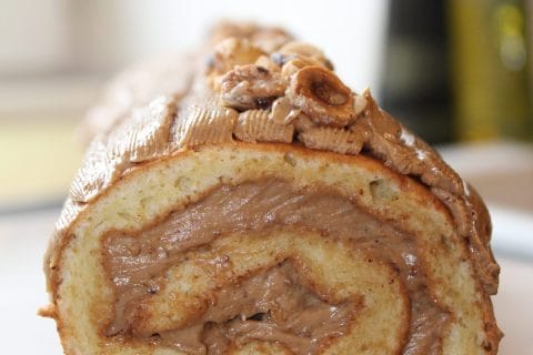 Cliquez pour zoomer ! Bûche pralinée aux éclats de noisettes caramélisés Thermomix par AngelNoe