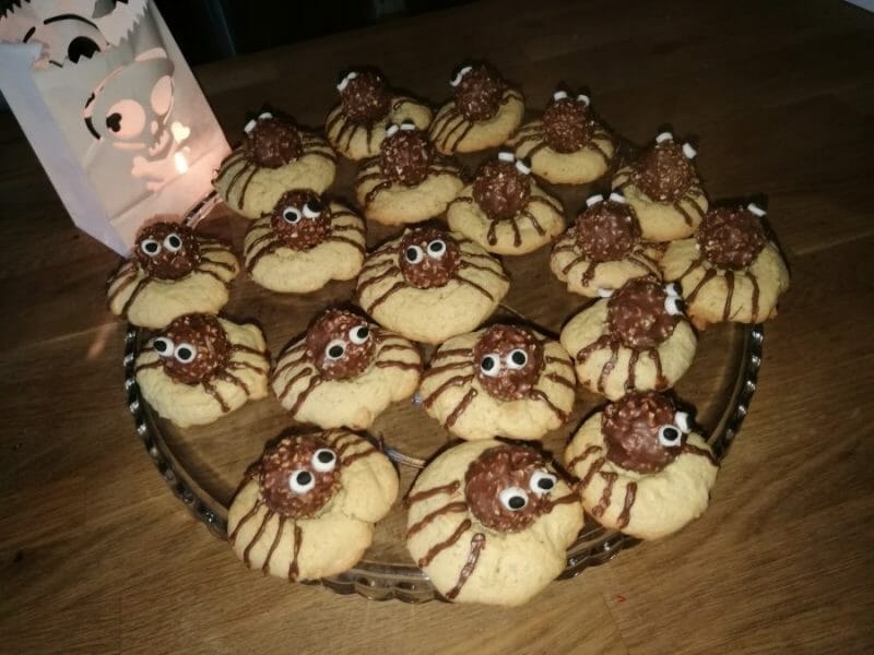 Cliquez pour zoomer ! Spider cookies (cookies araignées) Thermomix par Kruzy