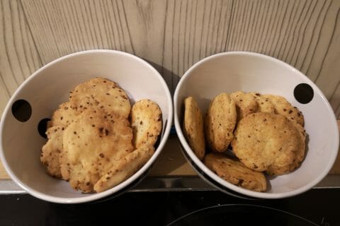Cliquez pour zoomer ! Biscuits apéritif crème et oignon au Thermomix