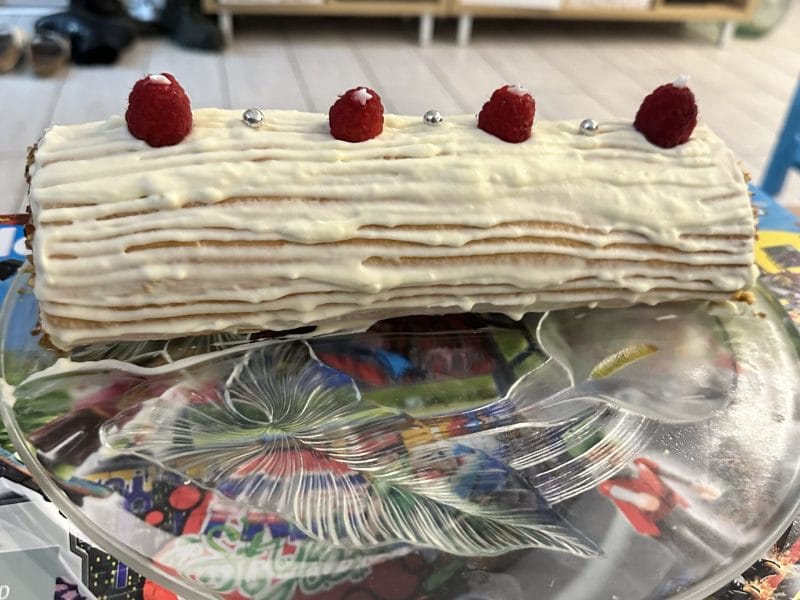 Cliquez pour zoomer ! Bûche de Noël framboises et chocolat blanc Thermomix par natashou