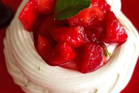Cliquez pour zoomer ! Mini pavlova aux fraises Thermomix par lauri_2