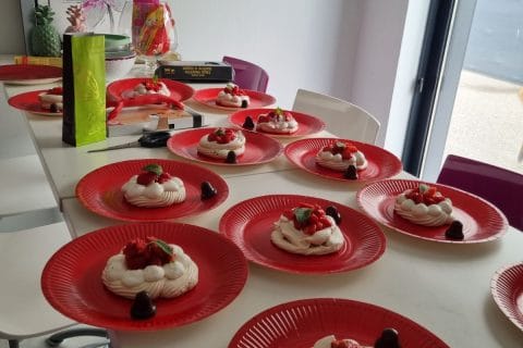 Cliquez pour zoomer ! Mini pavlova aux fraises Thermomix par lauri_2