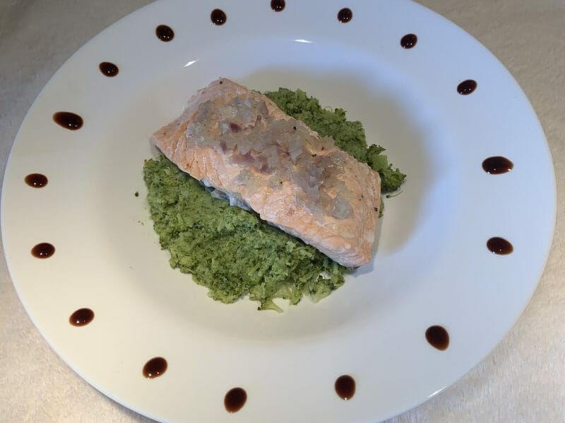 Cliquez pour zoomer ! Saumon sur purée de brocolis Thermomix par Émeline