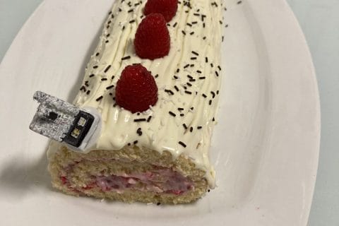 Cliquez pour zoomer ! Bûche de Noël framboises et chocolat blanc Thermomix par charliemoune