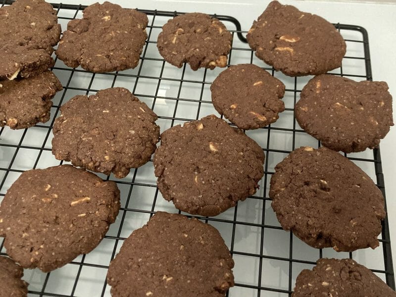 Cliquez pour zoomer ! Cookies aux 3 chocolats et noisettes Thermomix par charliemoune