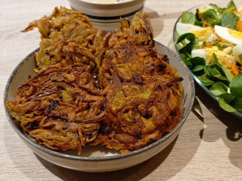 Cliquez pour zoomer ! Beignets d’oignons à l’indienne – Bhajis Thermomix par vaniandcook