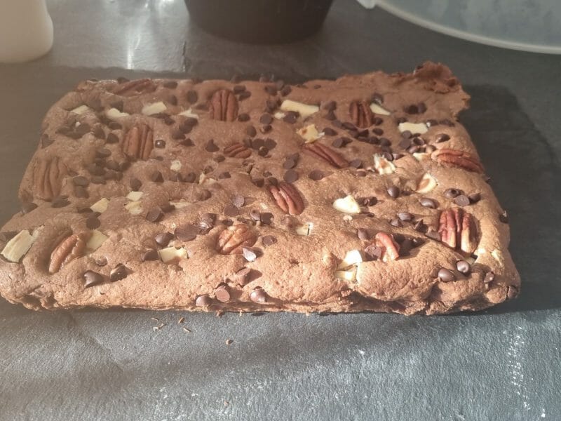 Cliquez pour zoomer ! Brownie framboises, pistaches et pépites de chocolat blanc Thermomix par chachalilounette