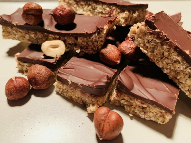 Cliquez pour zoomer ! Barres de céréales à l’avoine, noisettes, banane et chocolat Thermomix par Jeannice