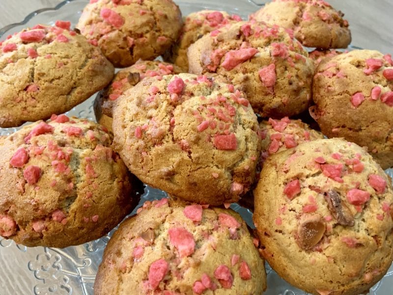 Cliquez pour zoomer ! Cookies aux éclats de pralines roses et pépites de chocolat Thermomix par matou69🌺
