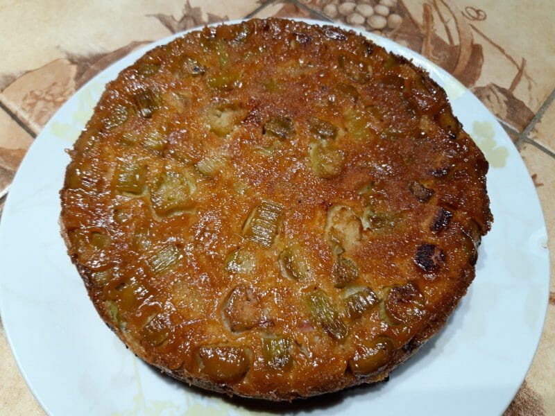 Cliquez pour zoomer ! Gâteau renversé à la rhubarbe et caramel au beurre salé Thermomix par zezette62