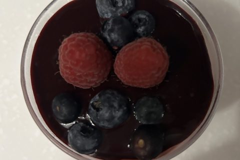 Cliquez pour zoomer ! Mousse à la framboise et son coulis Thermomix par beatrice_225