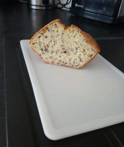 Cliquez pour zoomer ! Cake chèvre, noisettes et lardons Thermomix par Cindy35
