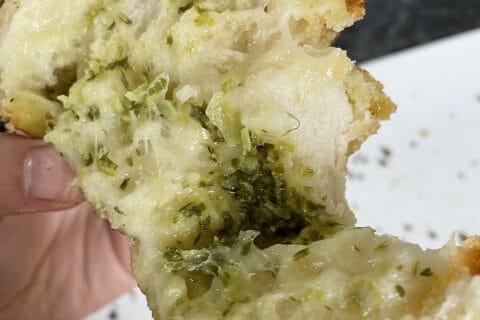 Cliquez pour zoomer ! Pain à l’ail, persil et mozzarella Thermomix par Nadjet