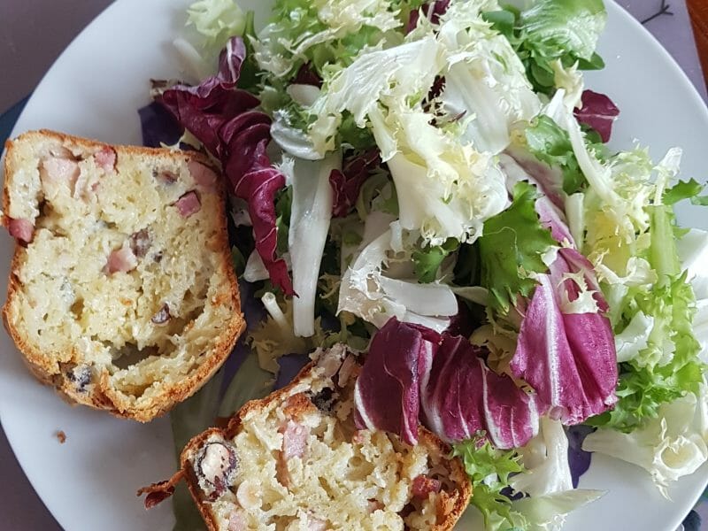 Cliquez pour zoomer ! Cake chèvre, noisettes et lardons Thermomix par Adeline 👩🍳