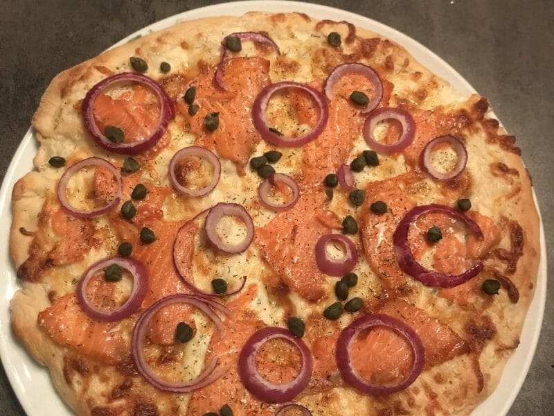 Cliquez pour zoomer ! Pizza au saumon et sauce kiri Thermomix par Sabinekreu