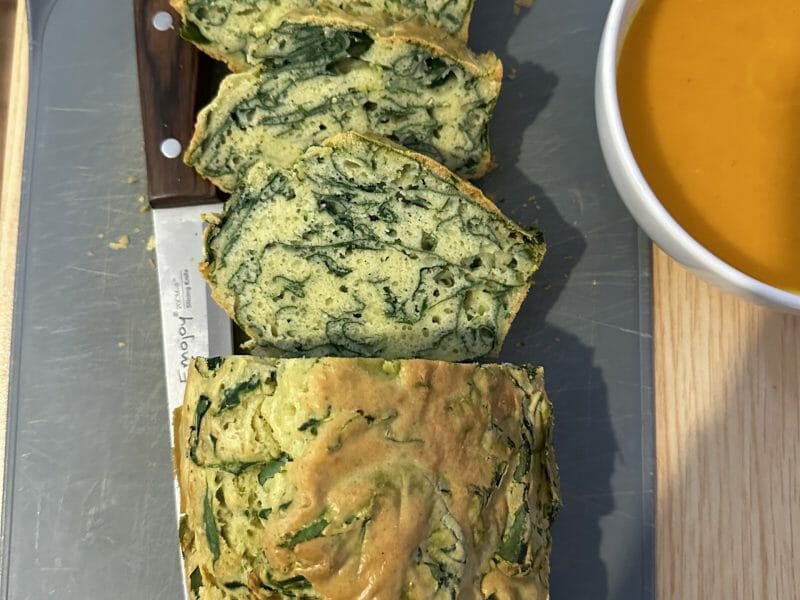 Cliquez pour zoomer ! Cake aux épinards, mozzarella et pesto Thermomix par Elise et Maxence
