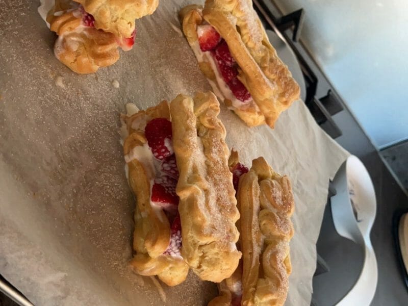 Cliquez pour zoomer ! Éclairs fraises chantilly Thermomix par emma2303