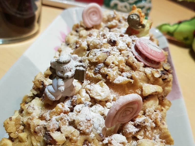 Cliquez pour zoomer ! Bûche pralinée aux éclats de noisettes caramélisés Thermomix par line0947