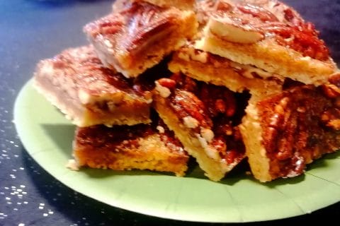 Cliquez pour zoomer ! Carrés pécan et sirop d’érable Thermomix par caroline_877