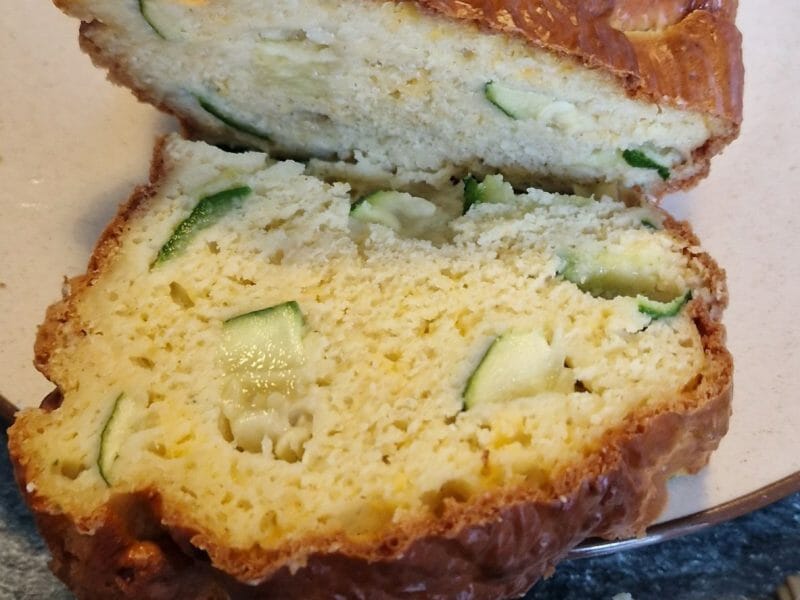 Cliquez pour zoomer ! Cake courgettes et cheddar Thermomix par SabouH. insta: sabouh23
