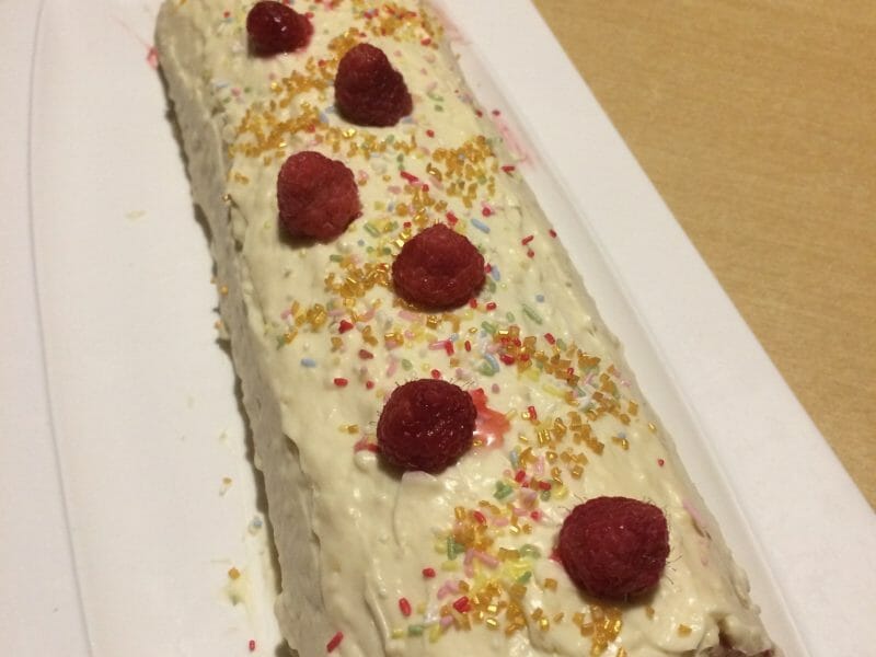 Cliquez pour zoomer ! Bûche de Noël framboises et chocolat blanc Thermomix par Lolore