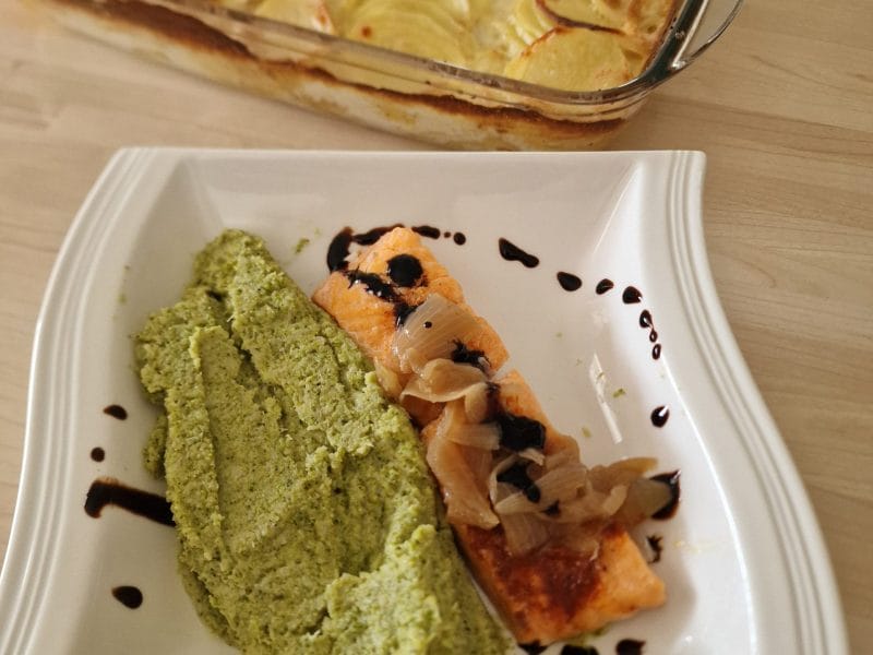 Cliquez pour zoomer ! Saumon sur purée de brocolis Thermomix par sonia_528