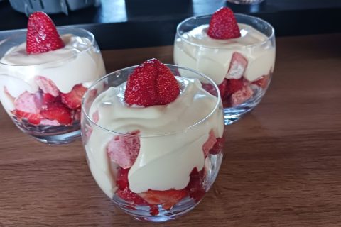 Cliquez pour zoomer ! Délices fraises et chocolat blanc Thermomix par caty14