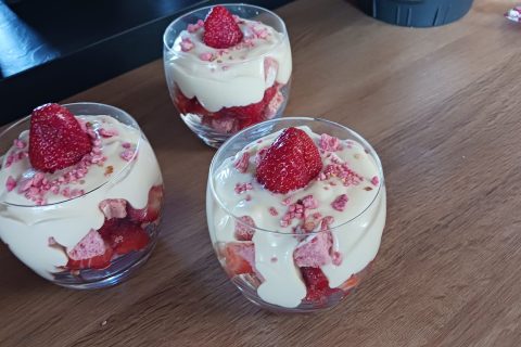 Cliquez pour zoomer ! Délices fraises et chocolat blanc Thermomix par caty14