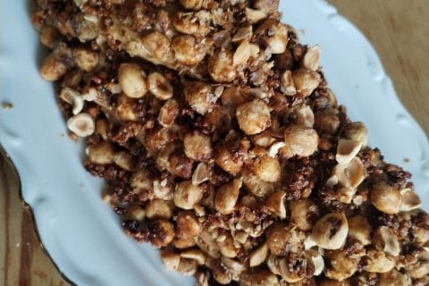 Cliquez pour zoomer ! Bûche pralinée aux éclats de noisettes caramélisés Thermomix par christelle_848