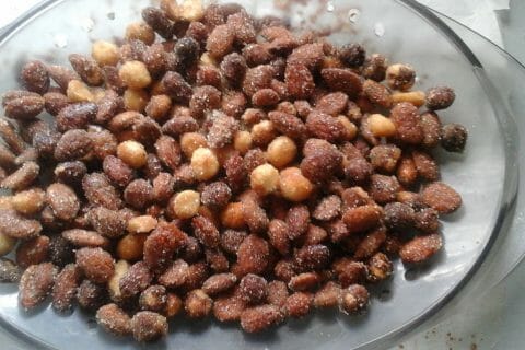 Cliquez pour zoomer ! Amandes grillées à la cannelle et au miel au Thermomix