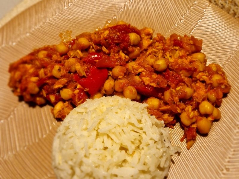 Cliquez pour zoomer ! Mijoté de pois chiches à la tomate, thon et poivrons grillés Thermomix par naturailes