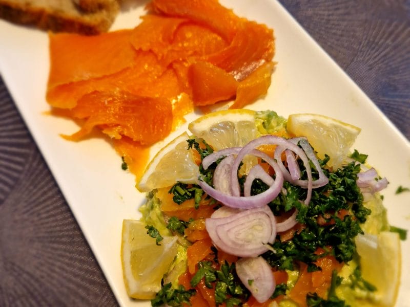 Cliquez pour zoomer ! Tartare aux 2 saumons sur purée d’avocat Thermomix par naturailes