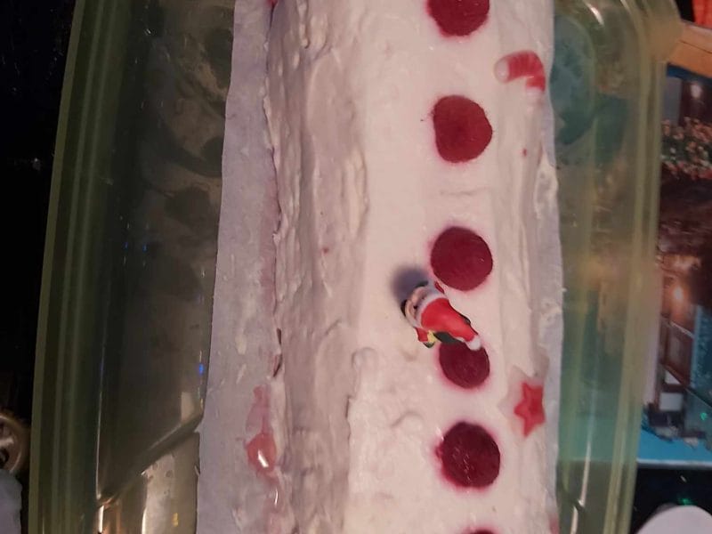 Cliquez pour zoomer ! Bûche de Noël framboises et chocolat blanc Thermomix par emy_lie_3