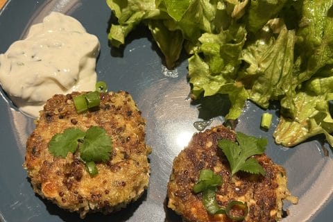 Cliquez pour zoomer ! Galettes de quinoa rouge au saumon Thermomix par sophie_1280