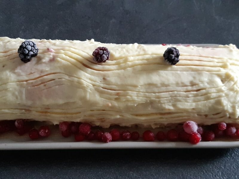 Cliquez pour zoomer ! Bûche de Noël framboises et chocolat blanc Thermomix par frontline2007