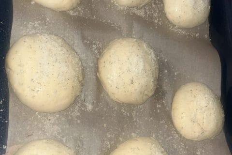 Cliquez pour zoomer ! Pains burger au parmesan et romarin Thermomix par MarionBlanc