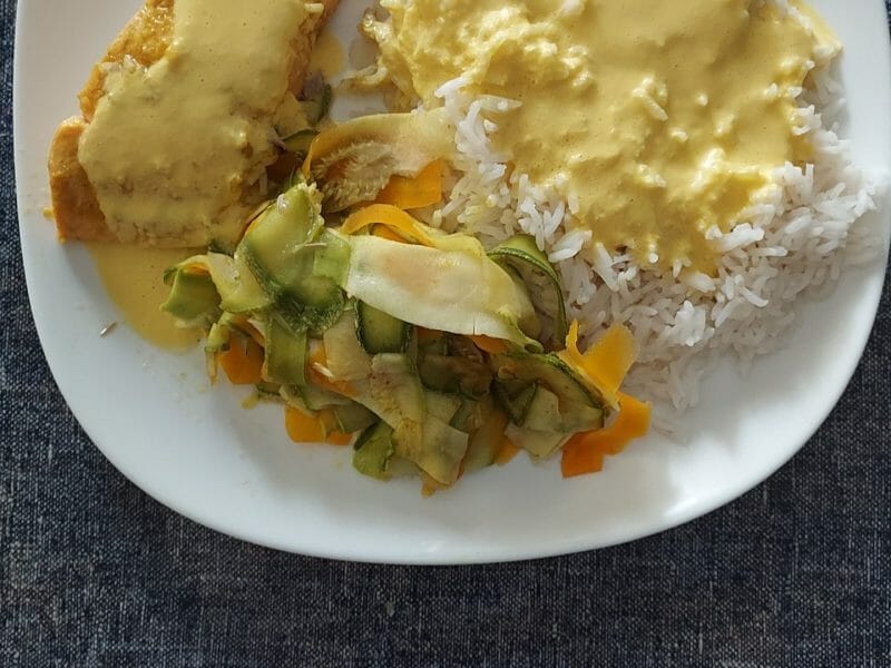 Cliquez pour zoomer ! Saumon sauce curry et tagliatelles de légumes Thermomix par tm5cook