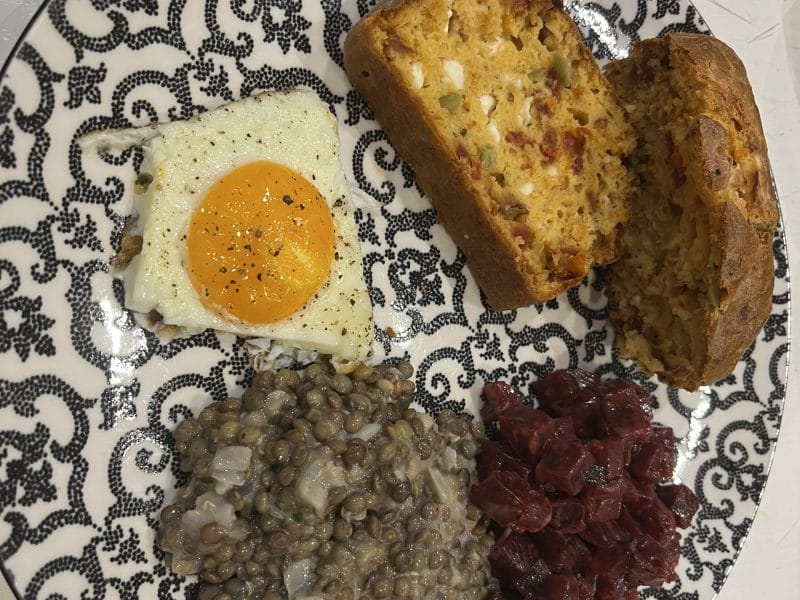 Cliquez pour zoomer ! Cake tomates séchées, olives vertes et feta Thermomix par David