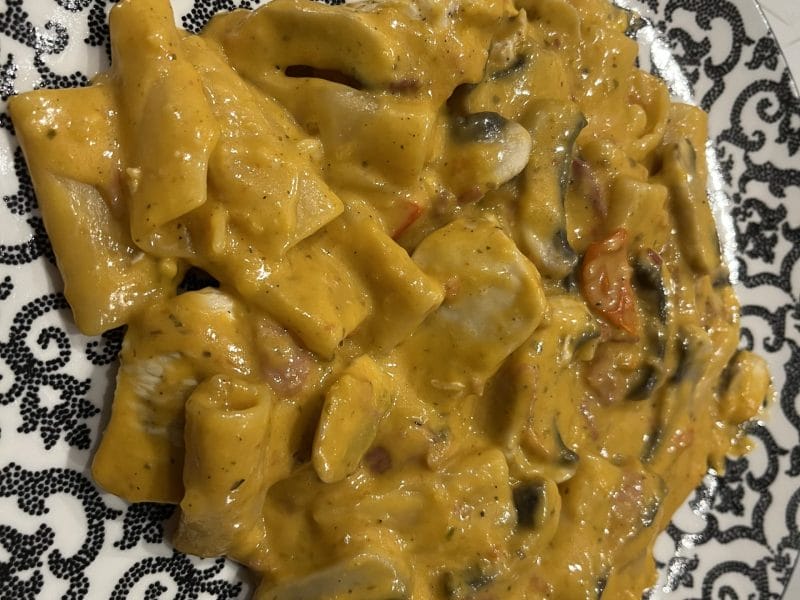 Cliquez pour zoomer ! Pennes au poulet, tomates et champignons Thermomix par David