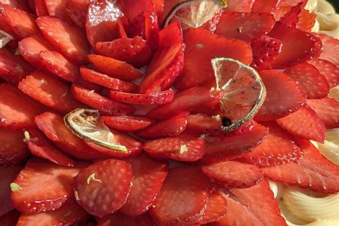 Cliquez pour zoomer ! Tarte renversée aux fruits rouges et citron vert Thermomix par manon_pmt