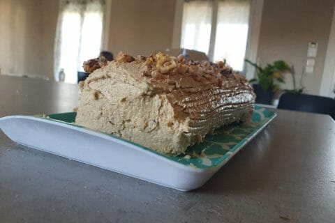 Cliquez pour zoomer ! Bûche pralinée aux éclats de noisettes caramélisés Thermomix par Titi131