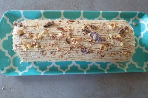 Cliquez pour zoomer ! Bûche pralinée aux éclats de noisettes caramélisés Thermomix par Titi131